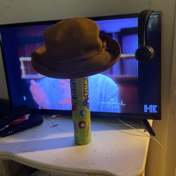 Floppy brown hat with thin piping - Picture 7 of 8